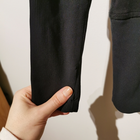 Lululemon size 6 dot confirmed black stride jacket thumbholes hooded - Picture 3 of 9